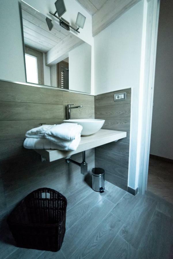 Memento Bed & Breakfast Ossi Bagian luar foto